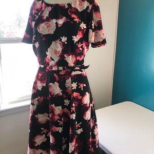 Woman’s Eva Mendez dress